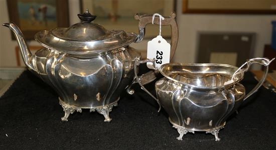 Silver oval teapot and matching sucrier, Sheffield 1898, 33oz